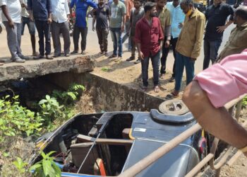 ಬೊಳುವಾರು : ನಿಯಂತ್ರಣ ತಪ್ಪಿ ಆಟೋ ರಿಕ್ಷಾ ಹಳ್ಳಕ್ಕೆ..!!!