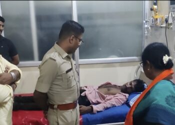 ಅಡ್ಡಹೊಳೆ : ಅಪರಿಚಿತ ತಂಡದಿಂದ ಆಟೋ ಚಾಲಕನ ಮೇಲೆ ಹಲ್ಲೆ : ಆಸ್ಪತ್ರೆಗೆ ಭೇಟಿ ನೀಡಿದ ಬಿಜೆಪಿ ಅಭ್ಯರ್ಥಿ ಆಶಾ ತಿಮ್ಮಪ್ಪ ಗೌಡ