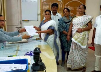 ಪುತ್ತೂರು : ಜೆಡಿಎಸ್ ಅಭ್ಯರ್ಥಿ ದಿವ್ಯಪ್ರಭಾ ಚಿಲ್ತಡ್ಕ ನಾಮಪತ್ರ ಸಲ್ಲಿಕೆ