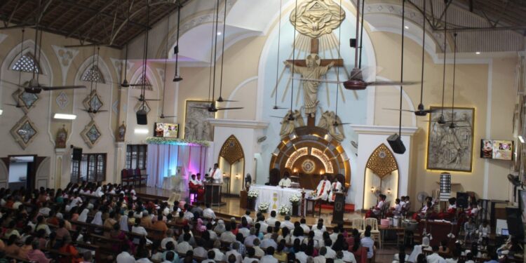 ಪುತ್ತೂರು: ಮಾಯಿ ದೆ ದೇವುಸ್ ಚರ್ಚಿನಲ್ಲಿ ಪವಿತ್ರ ಗುರುವಾರ ಆಚರಣೆ