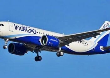 ಬೆಂಗಳೂರಿಗೆ ಆಗಮಿಸುತ್ತಿದ್ದ ವಿಮಾನದಲ್ಲಿ ಹುಚ್ಚಾಟ : ತುರ್ತು ನಿರ್ಗಮನ ದ್ವಾರ ತೆಗೆಯಲು ವ್ಯಕ್ತಿ ಪ್ರಯತ್ನ