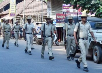 ವಿಟ್ಲ : ಪೇಟೆಯಲ್ಲಿ ಪೊಲೀಸ್ ಹಾಗೂ ಕೇಂದ್ರ ಪ್ಯಾರಾ ಮಿಲಿಟರಿ ಪೋರ್ಸ್ ನಿಂದ ಪಥ ಸಂಚಲನ