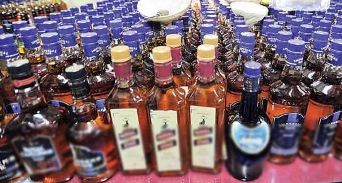 ಬೆಳ್ತಂಗಡಿ: ವಾಹನ ಸಹಿತ 4.84 ಲಕ್ಷ ರೂ. ಮದ್ಯ ವಶ..!!