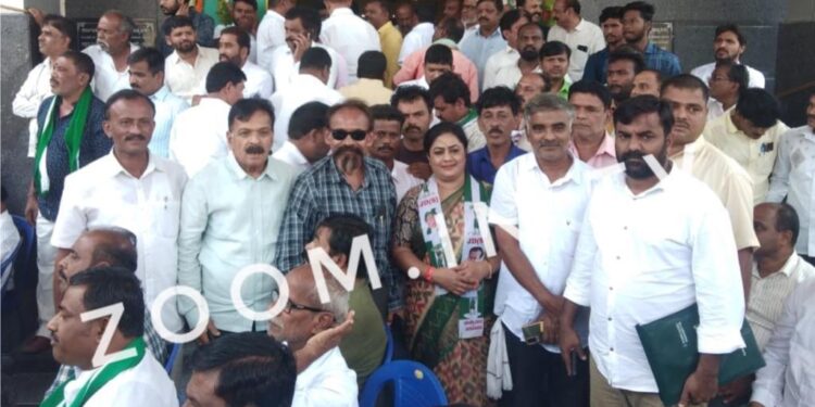 ಕಾಂಗ್ರೆಸ್ ತೊರೆದು ಅಧಿಕೃತವಾಗಿ ಜೆಡಿಎಸ್ ಸೇರ್ಪಡೆ : ‘ಪುತ್ತೂರು ಕ್ಷೇತ್ರದಲ್ಲಿ ದಳದ ಬಾವುಟವನ್ನು ಹಾರಿಸುತ್ತೇವೆ’..- ದಿವ್ಯಪ್ರಭಾ ಗೌಡ