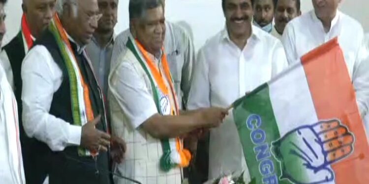 ಬಿಜೆಪಿ ತೊರೆದು ಮಾಜಿ ಮುಖ್ಯಮಂತ್ರಿ ಜಗದೀಶ್ ಶೆಟ್ಟರ್ ಕಾಂಗ್ರೆಸ್ ಸೇರ್ಪಡೆ..!!!
