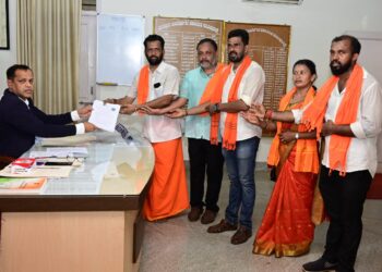 ಪುತ್ತೂರು : ಪಕ್ಷೇತರ ಅಭ್ಯರ್ಥಿಯಾಗಿ ನಾಮಪತ್ರ ಸಲ್ಲಿಸಿದ ಅರುಣ್ ಕುಮಾರ್ ಪುತ್ತಿಲ : ಮೆರವಣಿಗೆಯಲ್ಲಿ ಜನಸ್ತೋಮ