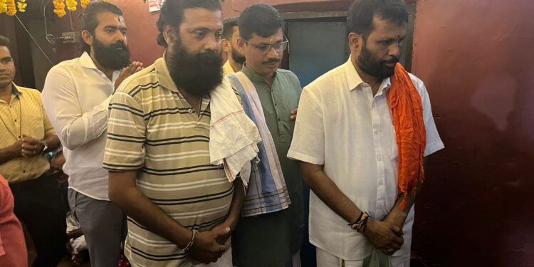 ಪುತ್ತೂರು : ಶ್ರೀ ಮಹಾಲಕ್ಷ್ಮೀ ದೇವಸ್ಥಾನ ಲಕ್ಷ್ಮೀ ದೇವಿ ಬೆಟ್ಟಕ್ಕೆ ಪಕ್ಷೇತರ ಅಭ್ಯರ್ಥಿ ಅರುಣ್ ಕುಮಾರ್ ಪುತ್ತಿಲ ಭೇಟಿ