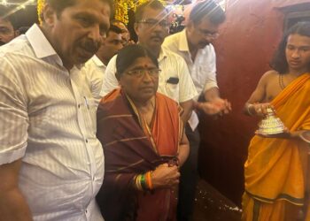 ಪುತ್ತೂರು : ಶ್ರೀ ಮಹಾಲಕ್ಷ್ಮೀ ದೇವಸ್ಥಾನ ಲಕ್ಷ್ಮೀ ದೇವಿ ಬೆಟ್ಟಕ್ಕೆ ಬಿಜೆಪಿ ಅಭ್ಯರ್ಥಿ ಆಶಾ ತಿಮ್ಮಪ್ಪ ಗೌಡ ಭೇಟಿ