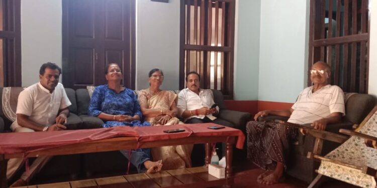 ಕೆಯ್ಯೂರು : ಶ್ರೀ ದುರ್ಗಾಪರಮೇಶ್ವರಿ ದೇವಸ್ಥಾನದ ಮಾಜಿ ಮೊಕ್ತೇಸರ ಓಲೆಮುಂಡೋವು ಮೋಹನ್ ರೈ ರವರ ನಿವಾಸಕ್ಕೆ ಕಾಂಗ್ರೆಸ್ ಪ್ರಮುಖರು ಭೇಟಿ