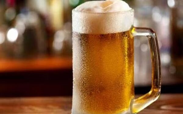 ಬಿಯರ್ ಫೋಟೋ ಹಾಕಿದ್ದಕ್ಕೆ ಕಂಬಿ ಎಣಿಸುತ್ತಿರುವ ಫ್ರೀಲಾನ್ಸರ್​​ ಬರಹಗಾರ : ಶೋಕಿಗಾಗಿ ಫೇಸ್ಬುಕ್ ನಲ್ಲಿ ಪೋಸ್ಟ್ ಮಾಡುವ ಮುನ್ನ ಎಚ್ಚರ..!!!