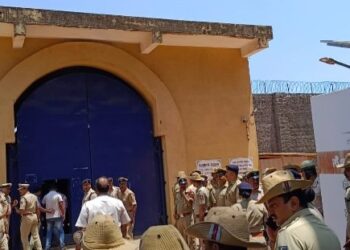 ಮಂಗಳೂರು: ಜಿಲ್ಲಾ ಕಾರಾಗೃಹಕ್ಕೆ ಭಾರೀ ಸಂಖ್ಯೆಯ ಪೊಲೀಸರಿಂದ ದಿಢೀರ್ ಭೇಟಿ : ತಪಾಸಣೆ