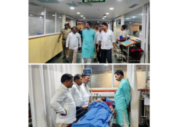 ಕಾಂಗ್ರೆಸ್ ಕಾರ್ಯಕರ್ತರಿಂದ ಮಾರಣಾಂತಿಕವಾಗಿ ಹಲ್ಲೆಗೊಳಗಾಗಿ ಚಿಕಿತ್ಸೆ ಪಡೆಯುತ್ತಿರುವ ಭಜರಂಗದಳ ಕಾರ್ಯಕರ್ತ ಮಹೇಂದ್ರ ನನ್ನು ಸಂಸದ ನಳಿನ್ ಹಾಗೂ ಶಾಸಕ ರಾಜೇಶ್ ನಾಯ್ಕ್ ಭೇಟಿ