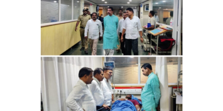 ಕಾಂಗ್ರೆಸ್ ಕಾರ್ಯಕರ್ತರಿಂದ ಮಾರಣಾಂತಿಕವಾಗಿ ಹಲ್ಲೆಗೊಳಗಾಗಿ ಚಿಕಿತ್ಸೆ ಪಡೆಯುತ್ತಿರುವ ಭಜರಂಗದಳ ಕಾರ್ಯಕರ್ತ ಮಹೇಂದ್ರ ನನ್ನು ಸಂಸದ ನಳಿನ್ ಹಾಗೂ ಶಾಸಕ ರಾಜೇಶ್ ನಾಯ್ಕ್ ಭೇಟಿ