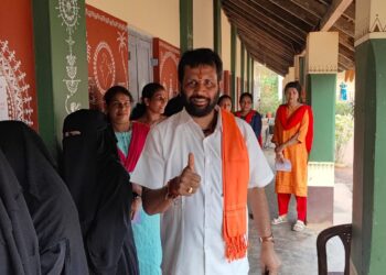 ಪುತ್ತೂರು : ಪಕ್ಷೇತರ ಅಭ್ಯರ್ಥಿ ಅರುಣ್ ಕುಮಾರ್ ಪುತ್ತಿಲ ರಿಂದ ಮತದಾನ