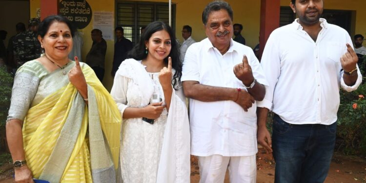 ಬಂಟ್ವಾಳ ಕಾಂಗ್ರೆಸ್ ಅಭ್ಯರ್ಥಿ ರಮಾನಾಥ್ ರೈ ರವರಿಂದ ಮತದಾನ