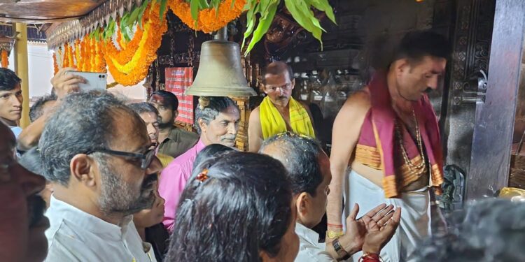 ಪುತ್ತೂರು : ಚುನಾವಣೆಯಲ್ಲಿ ಗೆಲುವು ಸಾಧಿಸಿದ ಅಶೋಕ್ ರೈ ಶ್ರೀ ಮಹಾಲಿಂಗೇಶ್ವರ ದೇವಸ್ಥಾನ, ಚರ್ಚ್, ಮಸೀದಿಗೆ ಭೇಟಿ : ಪ್ರಾರ್ಥನೆ