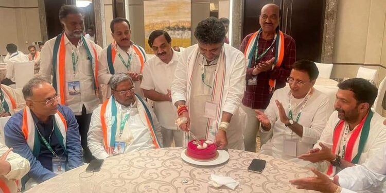 ಕೆಪಿಸಿಸಿ ಅಧ್ಯಕ್ಷ ಡಿ.ಕೆ. ಶಿವಕುಮಾರ್ ಹುಟ್ಟುಹಬ್ಬದ ಆಚರಣೆ : ಅಶೋಕ್ ಕುಮಾರ್ ರೈ ಸಹಿತ ಹಲವು ಪ್ರಮುಖರು ಭಾಗಿ