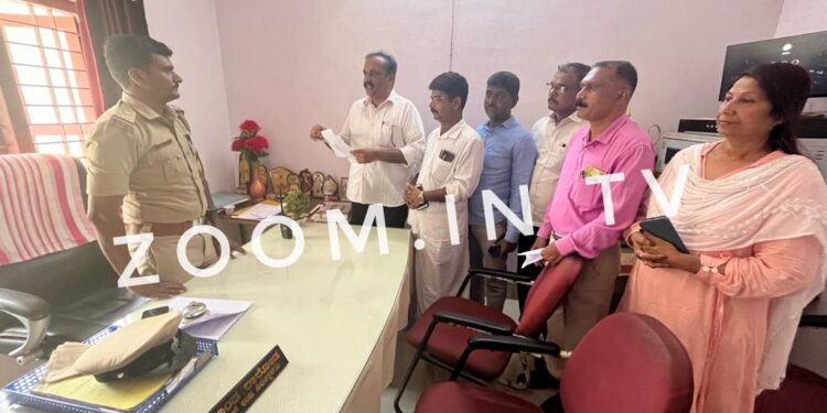 ಪುತ್ತೂರು : ಬಸ್ ನಿಲ್ದಾಣದ ಬಳಿ ಬ್ಯಾನರ್ ಅಳವಡಿಕೆ ವಿಚಾರ : ಬಿಜೆಪಿ ಮುಖಂಡರಿಂದ ಠಾಣೆಗೆ ದೂರು