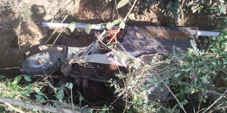 ಉಪ್ಪಿನಂಗಡಿ : ಹಳೆಗೇಟು ಬಳಿ ಹೊಂಡಕ್ಕೆ ಬಿದ್ದ ಜೀಪ್..!!!