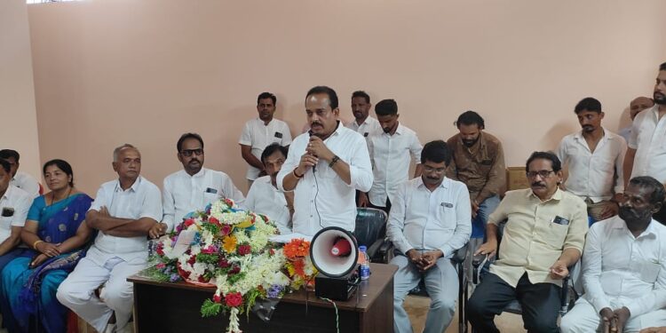 ಪುತ್ತೂರು : ಶಾಸಕ ಅಶೋಕ್ ರೈ ನೇತೃತ್ವದಲ್ಲಿ ಕಾಂಗ್ರೆಸ್ ಕಾರ್ಯಕರ್ತರ ಸಭೆ