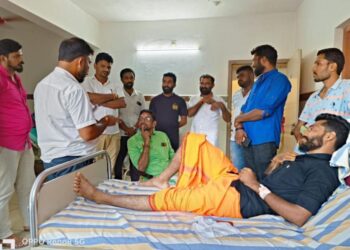 ಪುತ್ತೂರು : ಪೊಲೀಸ್ ದೌರ್ಜನ್ಯಕ್ಕೊಳಗಾದ ಕಾರ್ಯಕರ್ತರನ್ನು ಭೇಟಿಯಾದ ಕಾಸರಗೋಡು ಬಿಜೆಪಿ ಜಿಲ್ಲಾಧ್ಯಕ್ಷ ಕುಂಟಾರು ರವೀಶ ತಂತ್ರಿ