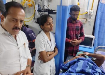 ಪುತ್ತೂರು : ಮರದಿಂದ ಬಿದ್ದ ಕಾಂಗ್ರೆಸ್‌ ಕಾರ್ಯಕರ್ತನ ಆರೋಗ್ಯ ವಿಚಾರಿಸಿದ ಶಾಸಕ ಅಶೋಕ್‌ ಕುಮಾರ್‌ ರೈ
