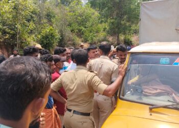 ವಿಟ್ಲ : ಹಿಂ.ಜಾ.ವೇ ಕಾರ್ಯಾಚರಣೆ : ಅಕ್ರಮ ಗೋ ಸಾಗಾಟದ ವಾಹನ ಪೊಲೀಸ್ ವಶಕ್ಕೆ ; ಜಾನುವಾರುಗಳ ರಕ್ಷಣೆ