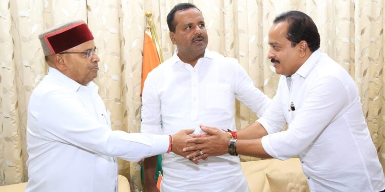 ನೂತನ ಸ್ಪೀಕರ್ ಖಾದರ್ ಹಾಗೂ ರಾಜ್ಯಪಾಲರಾದ ಥಾವರ್ ಚಂದ್ ಗೆಹ್ಲೋಟ್ ರನ್ನು ಭೇಟಿಯಾದ ಪುತ್ತೂರು ಶಾಸಕ ಅಶೋಕ್ ರೈ