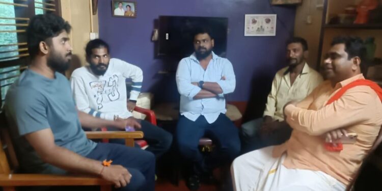 ಫೇಸ್ಬುಕ್ ನಲ್ಲಿ ಪೋಸ್ಟ್ ಹಾಕಿದ ವಿಚಾರ : ಪ್ರಮೀತ್ ರಾವ್ ಮನೆಗೆ ಭೇಟಿ ನೀಡಿದ ಪುತ್ತಿಲಪರಿವಾರ