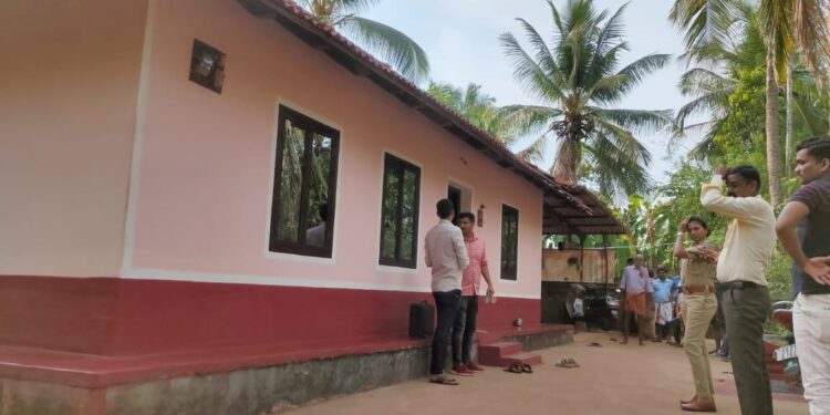 ಬನ್ನೂರು : ಹಾಡಹಗಲೇ ಮನೆಗೆ ನುಗ್ಗಿದ ಖದೀಮರು : ಲಕ್ಷಾಂತರ ರೂ. ಮೌಲ್ಯದ ಚಿನ್ನಾಭರಣ ಕಳವು..!!!