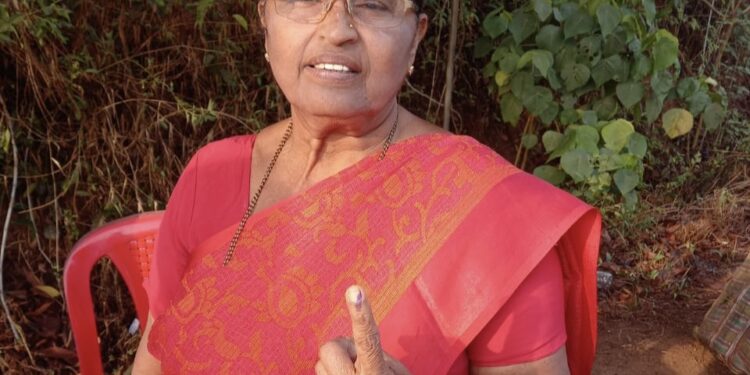 ಮತ ಚಲಾಯಿಸಿದ ಬಿಜೆಪಿ ಅಭ್ಯರ್ಥಿ ಆಶಾ ತಿಮ್ಮಪ್ಪ ಗೌಡ