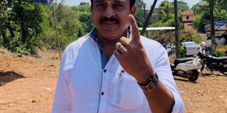 ಮತಚಲಾಯಿಸಿದ ಪುತ್ತೂರು ಕ್ಷೇತ್ರದ ಕಾಂಗ್ರೆಸ್ ಅಭ್ಯರ್ಥಿ ಅಶೋಕ್ ಕುಮಾರ್ ರೈ