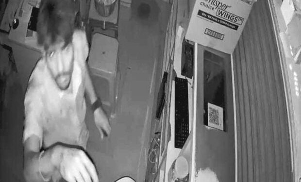 ಉಪ್ಪಿನಂಗಡಿ: 7 ಅಂಗಡಿಗಳಿಗೆ ನುಗ್ಗಿ ಕಳ್ಳತನ : ಸಿಸಿಟಿಯಲ್ಲಿ ಕಳ್ಳನ ಚಹರೆ ಸೆರೆ..!!!