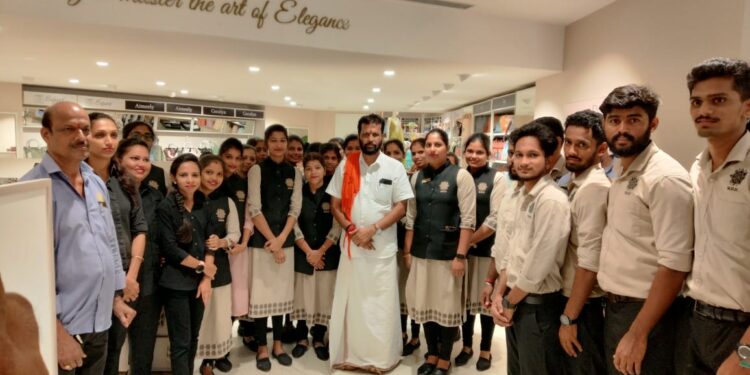 ಪುತ್ತೂರು : ವಿವಿಧ ಸಂಸ್ಥೆಗಳಿಗೆ ಪಕ್ಷೇತರ ಅಭ್ಯರ್ಥಿ ಅರುಣ್ ಪುತ್ತಿಲ ಭೇಟಿ : ಮತಯಾಚನೆ