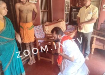 ಪುತ್ತೂರು : ಹಲವು ವರುಷಗಳ ಹಿಂದೆ ಹತ್ಯೆಯಾದ ಸೌಮ್ಯ ಭಟ್ ತಾಯಿಯ ಆಶೀರ್ವಾದ ಪಡೆದ ಅರುಣ್ ಕುಮಾರ್ ಪುತ್ತಿಲ