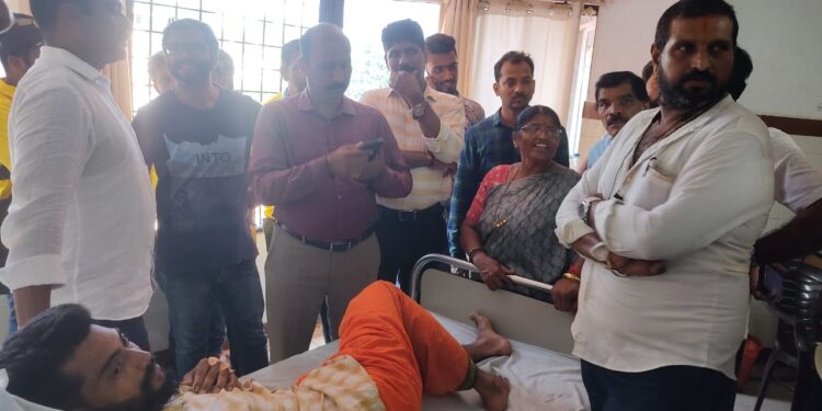 ಪುತ್ತೂರು : ಪೊಲೀಸ್ ದೌರ್ಜನ್ಯದಿಂದ ಹಲ್ಲೆಗೊಳಗಾದ ಯುವಕರ ಆರೋಗ್ಯ ವಿಚಾರಿಸಿದ ಆಶಾ ತಿಮ್ಮಪ್ಪ ಗೌಡ