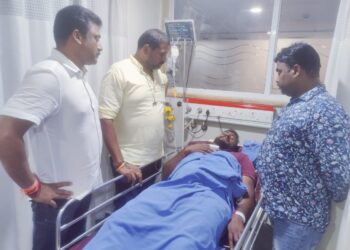 ಕಾಂಗ್ರೆಸ್ ಕಾರ್ಯಕರ್ತರಿಂದ ಹಲ್ಲೆಗೊಳಗಾಗಿ ಚಿಕಿತ್ಸೆ ಪಡೆಯುತ್ತಿರುವ ಕಾರ್ಯಕರ್ತನ ಆರೋಗ್ಯ ವಿಚಾರಿಸಿದ ಮುರಳಿಕೃಷ್ಣ ಹಸಂತಡ್ಕ