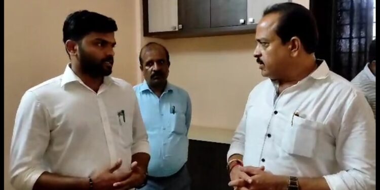 ಉಪ್ಪಿನಂಗಡಿ ಪಿಯು ಕಾಲೇಜಿಗೆ ಸಂಬಂಧಪಟ್ಟಂತೆ ಜಿ.ಪಂ. ಇಂಜಿನಿಯರ್ ಜೊತೆ ಚರ್ಚೆ ನಡೆಸಿದ ಶಾಸಕ ಅಶೋಕ್ ರೈ