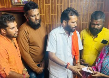 ಕೆಲ ದಿನಗಳ ಹಿಂದೆ ನಿಧನರಾದ ನಿತಿನ್ ರವರ ಕುಟುಂಬಕ್ಕೆ ಹಿಂದೂ ಟೂರಿಸ್ಟ್ ಅಸೋಸಿಯೇಶನ್ ನಿಂದ ಸಹಾಯ ಹಸ್ತ : ಧನಸಹಾಯದ ಚೆಕ್ ನೀಡಿದ ಪುತ್ತಿಲ