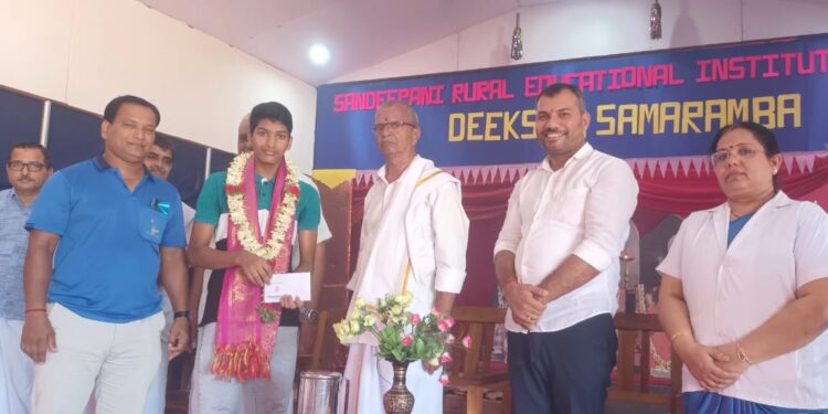 ಸಾಂದೀಪನಿ ಗ್ರಾಮೀಣ ವಿದ್ಯಾಸಂಸ್ಥೆಯಲ್ಲಿ 2023-24ನೇ ಶೈಕ್ಷಣಿಕ ವರ್ಷದ ನೂತನ ವಿದ್ಯಾರ್ಥಿಗಳಿಗೆ ದೀಕ್ಷಾ ಸಮಾರಂಭ ಹಾಗೂ ಶಾಲಾ ಪ್ರಾರಂಭೋತ್ಸವ