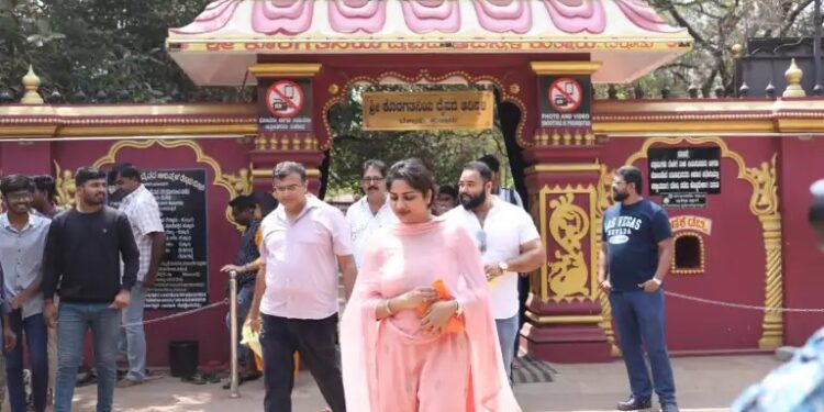 ಕುತ್ತಾರು ಕೊರಗಜ್ಜನ ಕ್ಷೇತ್ರಕ್ಕೆ ನಟಿ ರಚಿತರಾಮ್ ಭೇಟಿ