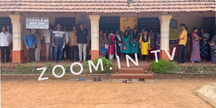 ವೀರಕಂಭ : ಮಜಿ ಸರಕಾರಿ ಶಾಲೆಯಲ್ಲಿ ಗೌರವ ಶಿಕ್ಷಕರಾಗಿದ್ದ ಇಬ್ಬರನ್ನು ಹುದ್ದೆಯಿಂದ ಕೈ ಬಿಟ್ಟ ಆರೋಪ : ಶಾಲೆಯಲ್ಲಿ ಜಮಾಯಿಸಿದ ಮಕ್ಕಳ ಪೋಷಕರು