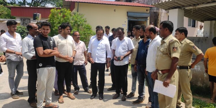 ಬಡಗನ್ನೂರು : ಕಾಂಗ್ರೆಸ್ ವಲಯ ಅಧ್ಯಕ್ಷ ಮೃತ್ಯು : ಆಸ್ಪತ್ರೆಗೆ ಭೇಟಿ ನೀಡಿ ಕುಟುಂಬಕ್ಕೆ ಸಾಂತ್ವನ ಹೇಳಿದ ಶಾಸಕ ಅಶೋಕ್ ರೈ