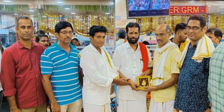 ವಿಟ್ಲ : ‘ಸಪ್ತ ಜ್ಯುವೆಲ್ಸ್’ ಗೆ ಅರುಣ್ ಕುಮಾರ್ ಪುತ್ತಿಲ ಭೇಟಿ