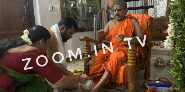 ಅರುಣ್ ಪುತ್ತಿಲ ರವರ ಮನೆಯಲ್ಲಿ ಪೇಜಾವರ ಶ್ರೀ ವಿಶ್ವಪ್ರಸನ್ನತೀರ್ಥ ಸ್ವಾಮೀಜಿ ವಾಸ್ತವ್ಯ : ಹಲವು ವಿಚಾರಗಳ ಬಗ್ಗೆ ಮಾತುಕತೆ