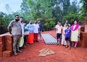 ವಿಟ್ಲ : ಅಗ್ರಜ ಬಿಲ್ಡರ್ಸ್ ಹಾಗೂ ಹಿಂದೂ ಸೇವಾ ಬ್ರಿಗೇಡ್ ಸಹಭಾಗಿತ್ವದಲ್ಲಿ ಬಡಕುಟುಂಬದ ಮನೆ ನಿರ್ಮಾಣಕ್ಕೆ ಸಿಮೆಂಟ್ ಶೀಟ್ ಹಾಗೂ ಸಿಮೆಂಟ್ ನೀಡಿಕೆ