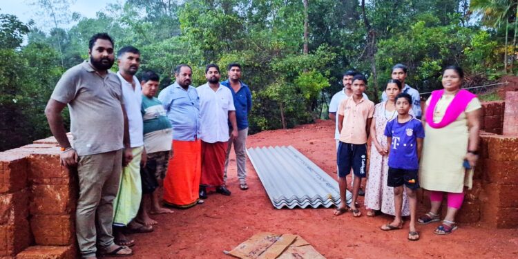 ವಿಟ್ಲ : ಅಗ್ರಜ ಬಿಲ್ಡರ್ಸ್ ಹಾಗೂ ಹಿಂದೂ ಸೇವಾ ಬ್ರಿಗೇಡ್ ಸಹಭಾಗಿತ್ವದಲ್ಲಿ ಬಡಕುಟುಂಬದ ಮನೆ ನಿರ್ಮಾಣಕ್ಕೆ ಸಿಮೆಂಟ್ ಶೀಟ್ ಹಾಗೂ ಸಿಮೆಂಟ್ ನೀಡಿಕೆ