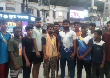 ಪ.ಬಂ. ಹೌರ ನಗರದ ರೈಲ್ವೇ ನಿಲ್ದಾಣದಲ್ಲಿ ಸಿಲುಕಿದ ಕ್ರೀಡಾಪಟುಗಳನ್ನು ದೂರವಾಣಿ ಮೂಲಕ ಸಂಪರ್ಕಿಸಿದ    ಮುಖ್ಯಮಂತ್ರಿ ಸಿದ್ದರಾಮಯ್ಯ