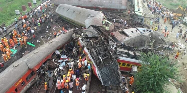 ಒಡಿಶಾ ಭೀಕರ ರೈಲು ದುರಂತ : 233 ಮಂದಿ ಪ್ರಯಾಣಿಕರು ದಾರುಣ ಸಾವು ; ದುರಂತ ಹೇಗಾಯ್ತು..??