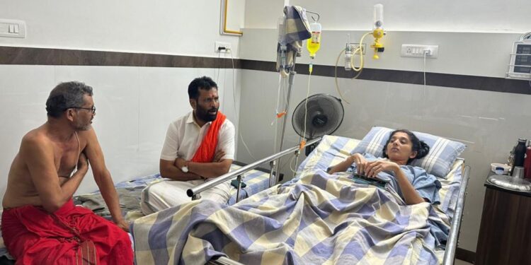 ಅಪಘಾತದಲ್ಲಿ ಗಾಯಗೊಂಡು ಚಿಕಿತ್ಸೆ ಪಡೆಯುತ್ತಿರುವ ಶ್ರೀದೇವಿ ರವರ ಆರೋಗ್ಯ ವಿಚಾರಿಸಿದ ಅರುಣ್ ಪುತ್ತಿಲ